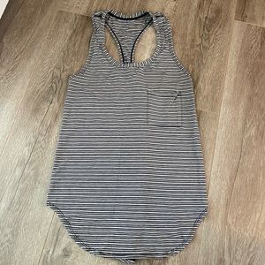 lululemon. size 2, racer back tank top. black and white